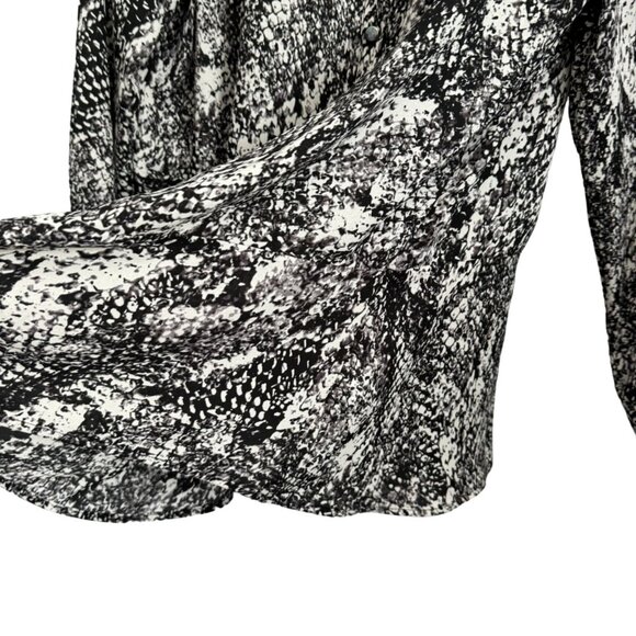 Susan Graver Women's Black & White Asymmetrical Hem Blouse Size M 100% Polyester - Picture 4 of 12